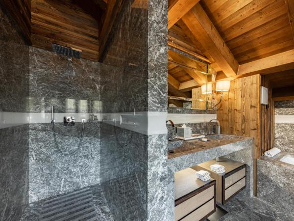 Ultima Gstaad : photo 6 de la chambre suite prestige avec 2 chambres, 2 salles de bains et salon