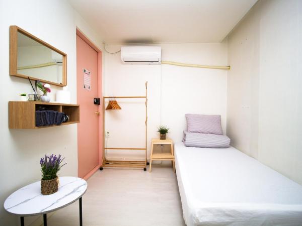 YAB-GuestHouse, FemaleOnly, ForeignOnly : photo 2 de la chambre chambre double ou lits jumeaux - réservée aux femmes