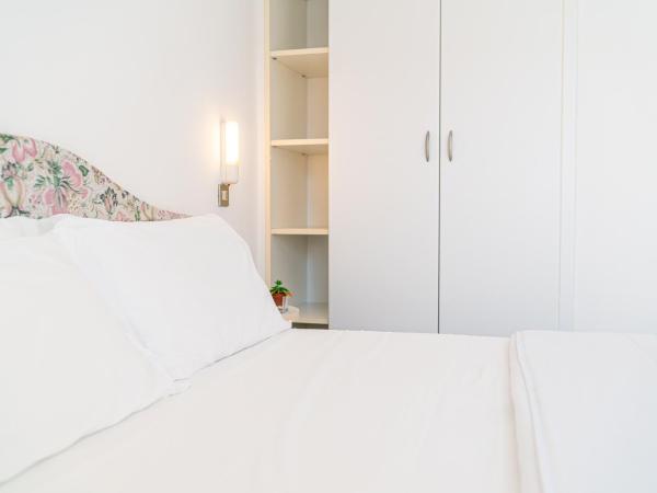 Hotel Alexander : photo 2 de la chambre chambre familiale avec lits superposés (2 adultes + 2 enfants)