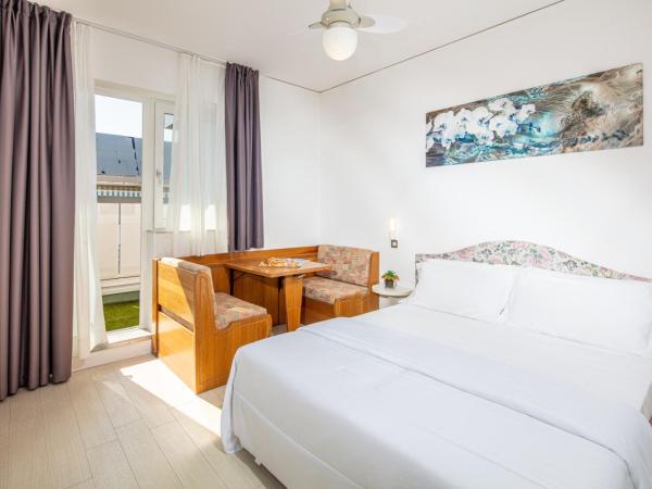 Hotel Alexander : photo 1 de la chambre chambre familiale avec lits superposés (2 adultes + 2 enfants)