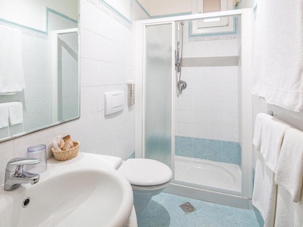 Hotel Alexander : photo 5 de la chambre chambre familiale avec lits superposés (2 adultes + 2 enfants)