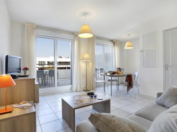 Vacancéole - Résidence Cap Camargue : photo 5 de la chambre appartement duplex (6 adultes)