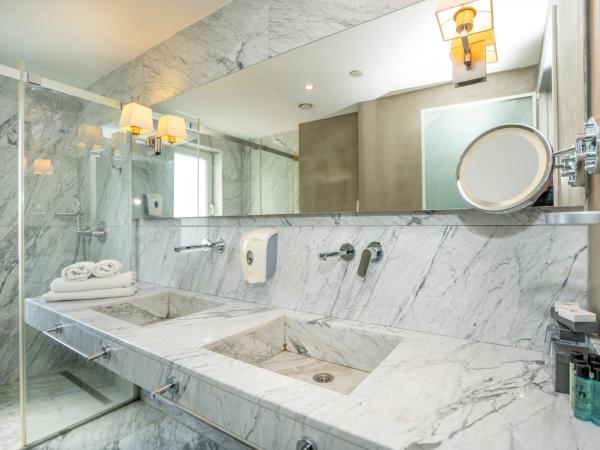 The Gate 30 Suites Ataşehir : photo 6 de la chambre chambre lits jumeaux spacieuse