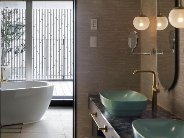 GOOD NATURE HOTEL KYOTO : photo 4 de la chambre suite kawaramachi avec terrasse et accès au salon