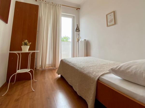 Villa Adria : photo 9 de la chambre comfort three-bedroom holiday home (5 adults) - ive cace 3b street