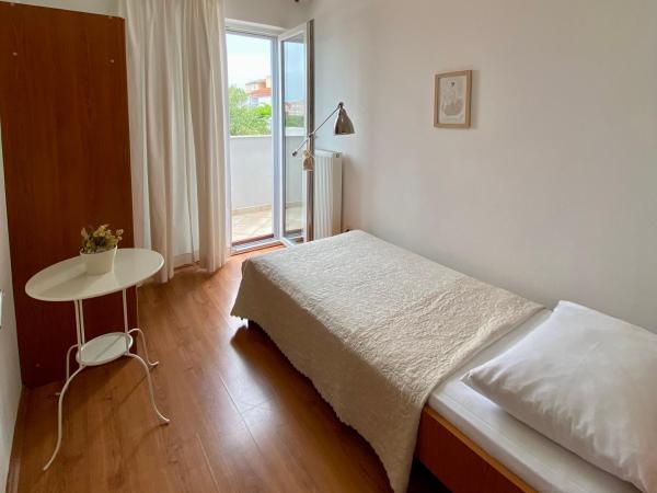 Villa Adria : photo 8 de la chambre comfort three-bedroom holiday home (5 adults) - ive cace 3b street