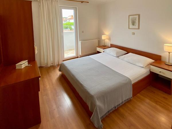 Villa Adria : photo 4 de la chambre comfort three-bedroom holiday home (5 adults) - ive cace 3b street