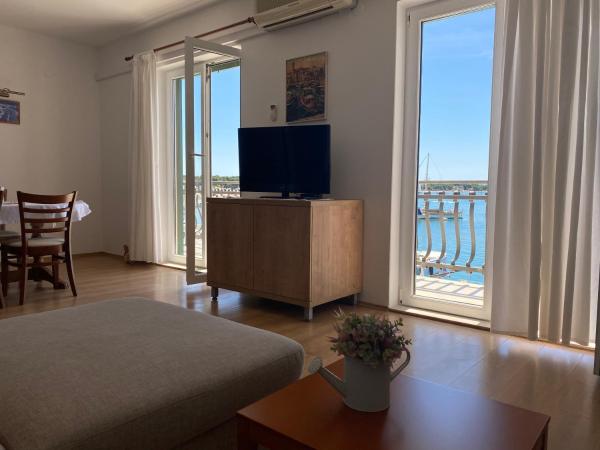Villa Adria : photo 6 de la chambre appartement 3 chambres avec balcon et vue sur la mer