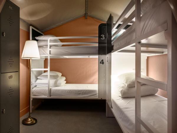 Urban Camper Hostel & Bar : photo 1 de la chambre lit dans tente mixte de 4 lits