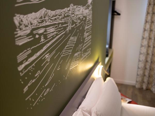 Hôtel restaurant Kyriad Fréjus : photo 10 de la chambre chambre double