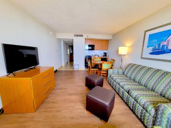 The Barclay Towers Hotel and Resort : photo 4 de la chambre king suite with sofa bed - oceanfront - private balcony