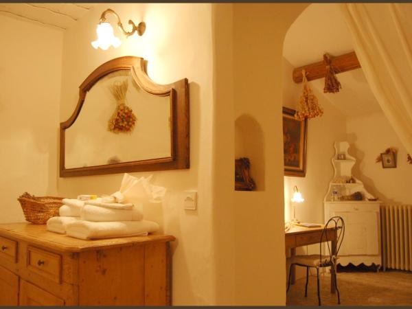 Mas de la Beaume : photo 1 de la chambre chambre double ou lits jumeaux - vue sur montagnes