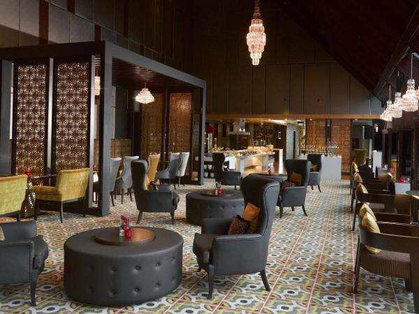 Gran Melia Jakarta : photo 6 de la chambre chambre niveau rouge avec accès au salon exécutif