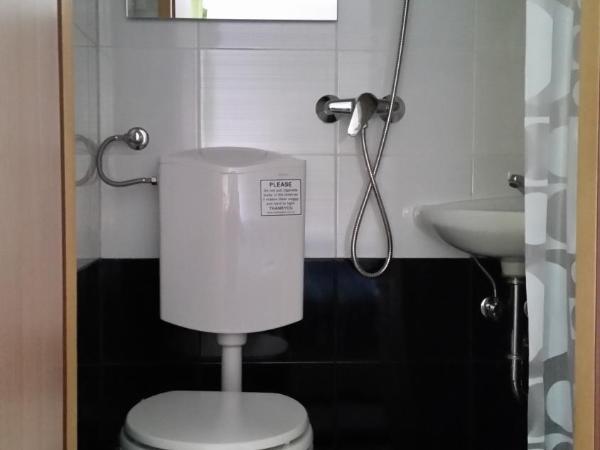 Guest House Roki & Diva : photo 2 de la chambre petite chambre double