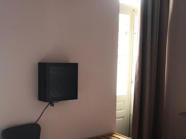 VASILIKON Hotel 1888 the past is present HISTORICAL PRESERVATION MONUMENT : photo 5 de la chambre chambre lit king-size avec balcon