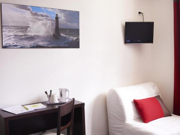 Logis Hotel Chateaubriand : photo 8 de la chambre chambre triple
