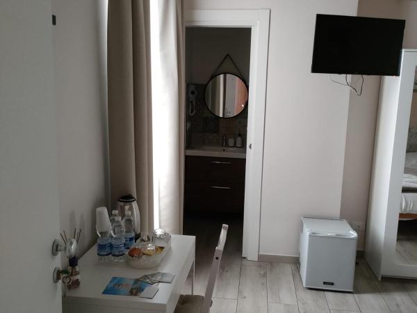 Residenza Borgo Guazzo : photo 9 de la chambre chambre double ou lits jumeaux avec salle de bains privative