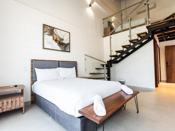 Loft Hotel Malecón Vallarta : photo 1 de la chambre suite supérieure lit king-size