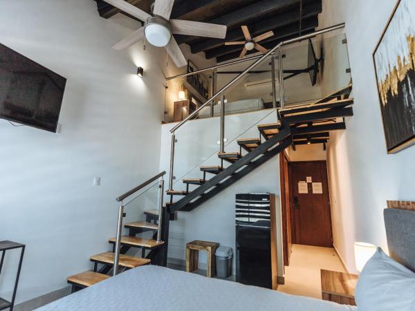 Loft Hotel Malecón Vallarta : photo 2 de la chambre suite supérieure lit king-size