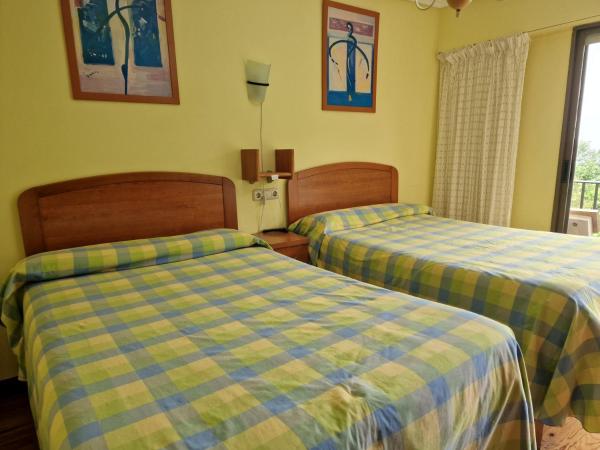 Pensión Tximistarri : photo 5 de la chambre chambre lits jumeaux avec salle de bains commune