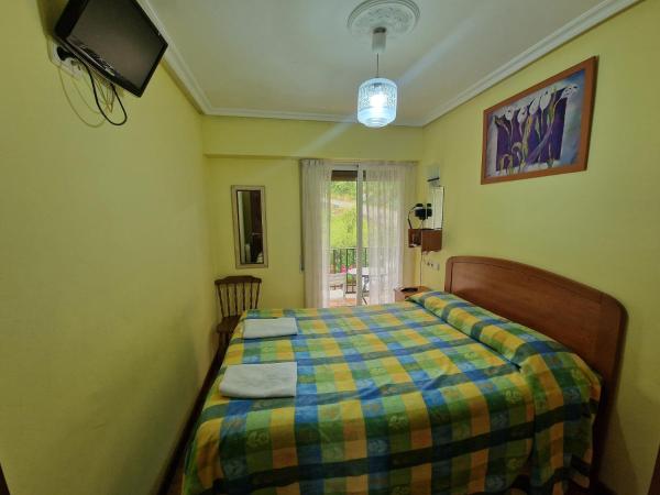 Pensión Tximistarri : photo 1 de la chambre chambre simple avec salle de bains commune