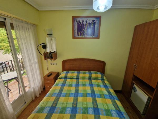Pensión Tximistarri : photo 4 de la chambre chambre simple avec salle de bains commune