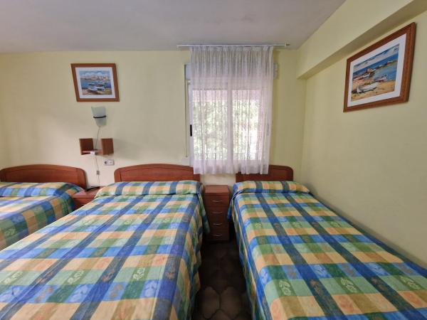 Pensión Tximistarri : photo 6 de la chambre chambre lits jumeaux avec salle de bains commune