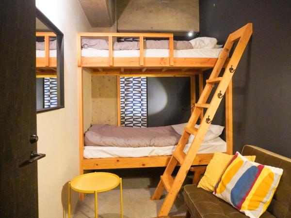 Hostel Niniroom : photo 2 de la chambre chambre lits jumeaux avec lit d’appoint - 301