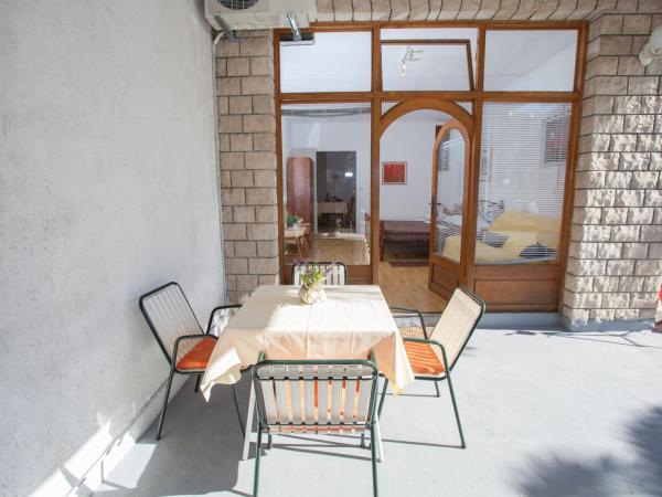 Apartments Kovačić : photo 7 de la chambre studio avec terrasse privative