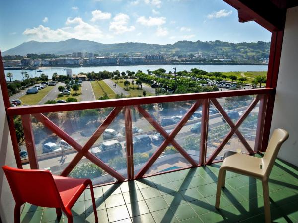 Résidence Mer & Golf Sokoburu : photo 1 de la chambre appartement 2 chambres (6 adultes) - côté port ou piscine