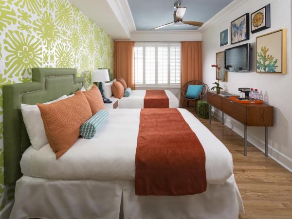 Circa 39 Hotel Miami Beach : photo 1 de la chambre hébergement standard avec 2 lits doubles