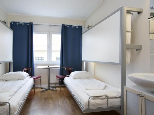 Hotel Copenhagen : photo 5 de la chambre chambre double ou lits jumeaux avec salle de bains commune