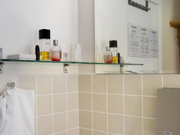 Hotel Copenhagen : photo 3 de la chambre chambre triple avec salle de bains commune