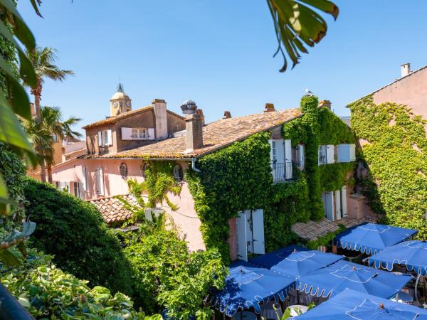 Le Yaca Saint-Tropez : photo 4 de la chambre suite duplex avec terrasse - vue sur jardin