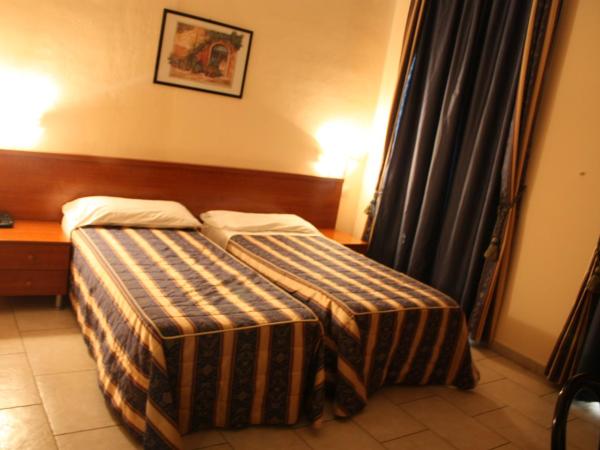 Hotel Alessander : photo 5 de la chambre chambre lits jumeaux