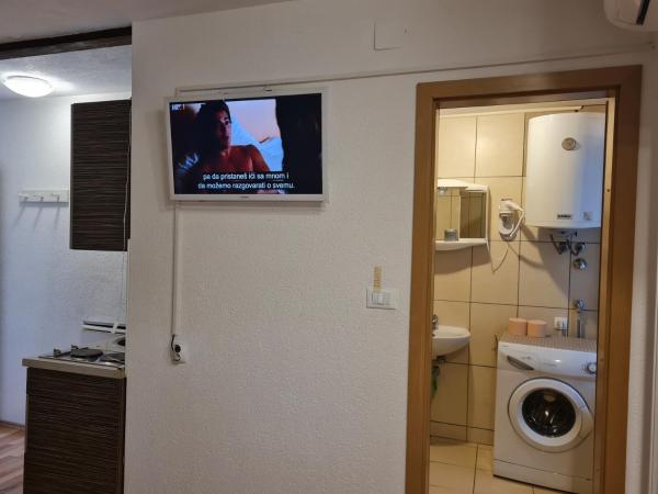 Rooms & Studio Apartments Šibenik : photo 6 de la chambre studio lit queen-size