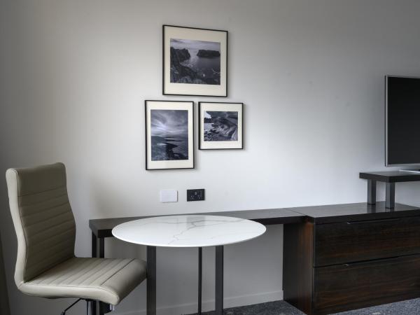 Hotel Grand Chancellor Hobart : photo 3 de la chambre chambre lit king-size - côté ville