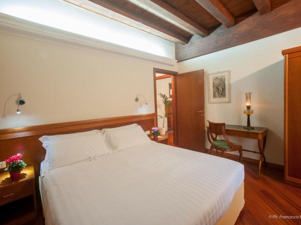 Hotel Flora : photo 1 de la chambre suite avec terrasse