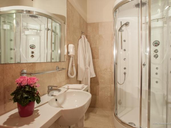 Hotel Flora : photo 3 de la chambre suite