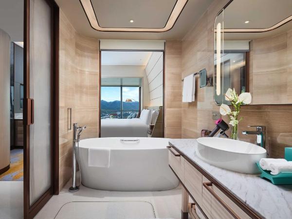 InterContinental Chongqing Raffles City, an IHG Hotel : photo 8 de la chambre chambre lit king-size classique avec vue sur la ville