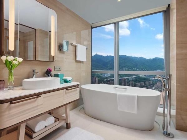 InterContinental Chongqing Raffles City, an IHG Hotel : photo 5 de la chambre chambre lit king-size premium avec vue sur rivière et accès au club lounge