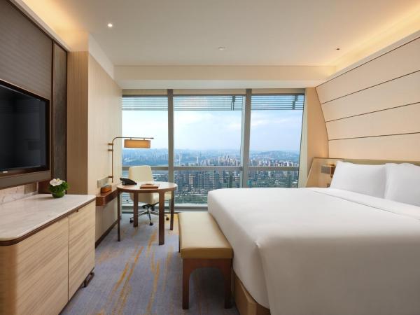 InterContinental Chongqing Raffles City, an IHG Hotel : photo 6 de la chambre chambre lit king-size classique avec vue sur la ville