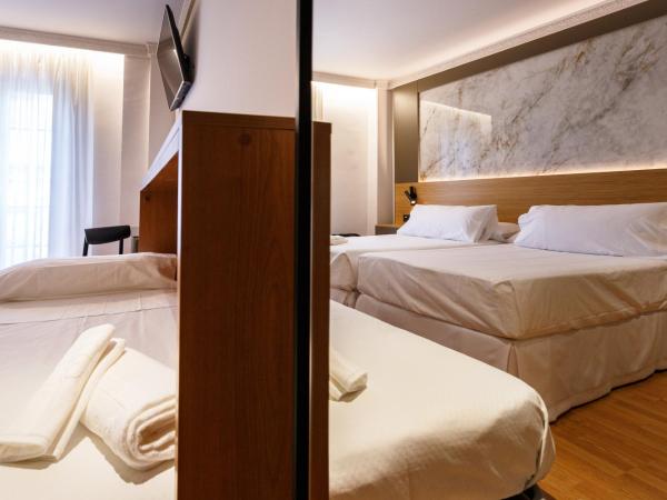 Hotel Dauro Premier : photo 1 de la chambre chambre triple