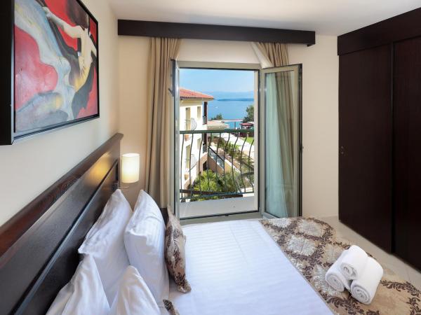 Blue Waves Resort : photo 8 de la chambre suite supérieure avec balcon - vue sur mer