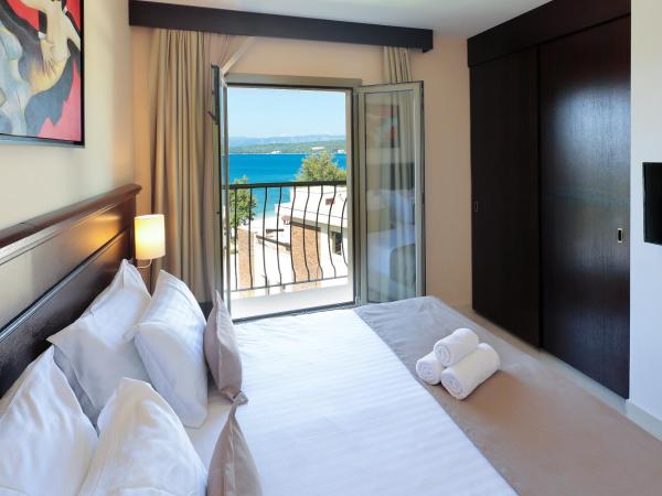 Blue Waves Resort : photo 8 de la chambre chambre familiale (2 adultes + 2 enfants) avec vue sur la mer