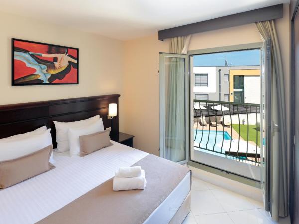 Blue Waves Resort : photo 10 de la chambre suite familiale premium avec balcon - vue sur mer