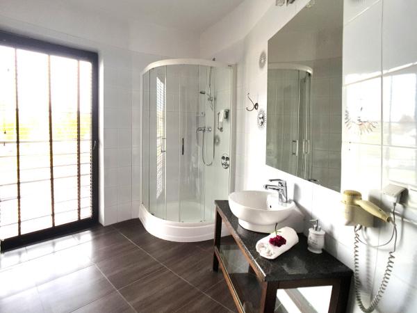 Hotel Willanova : photo 3 de la chambre chambre double ou lits jumeaux avec salle de bains