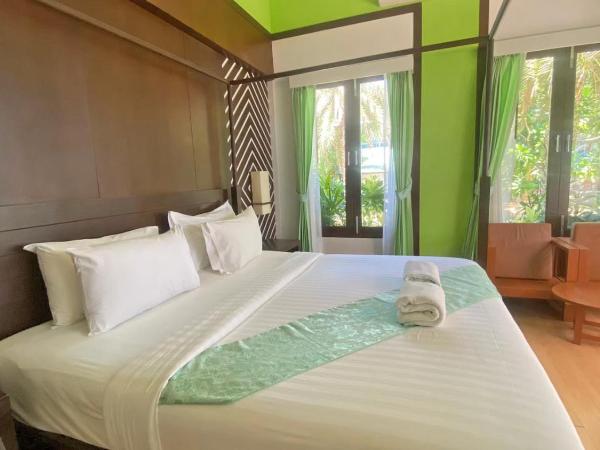 Phi Phi Andaman Beach Resort-SHA Plus : photo 8 de la chambre chambre double de luxe bungalow