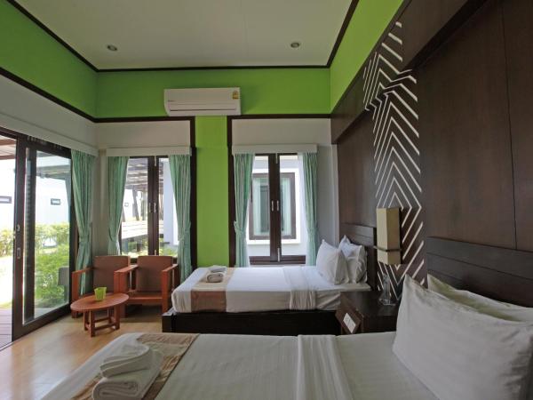 Phi Phi Andaman Beach Resort-SHA Plus : photo 6 de la chambre bungalow de luxe avec lits jumeaux