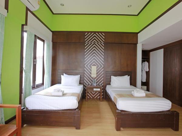 Phi Phi Andaman Beach Resort : photo 5 de la chambre bungalow de luxe avec lits jumeaux